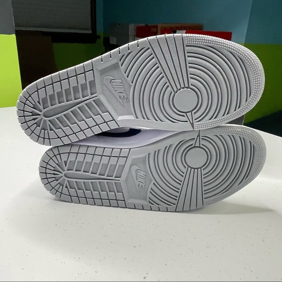 Air Jordan 1 Mid P1 Mens Size 9.5 White Leather Sneakers Basketball Shoes - Picture 11 of 13